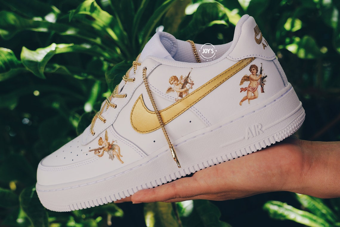 air force one with gold chain