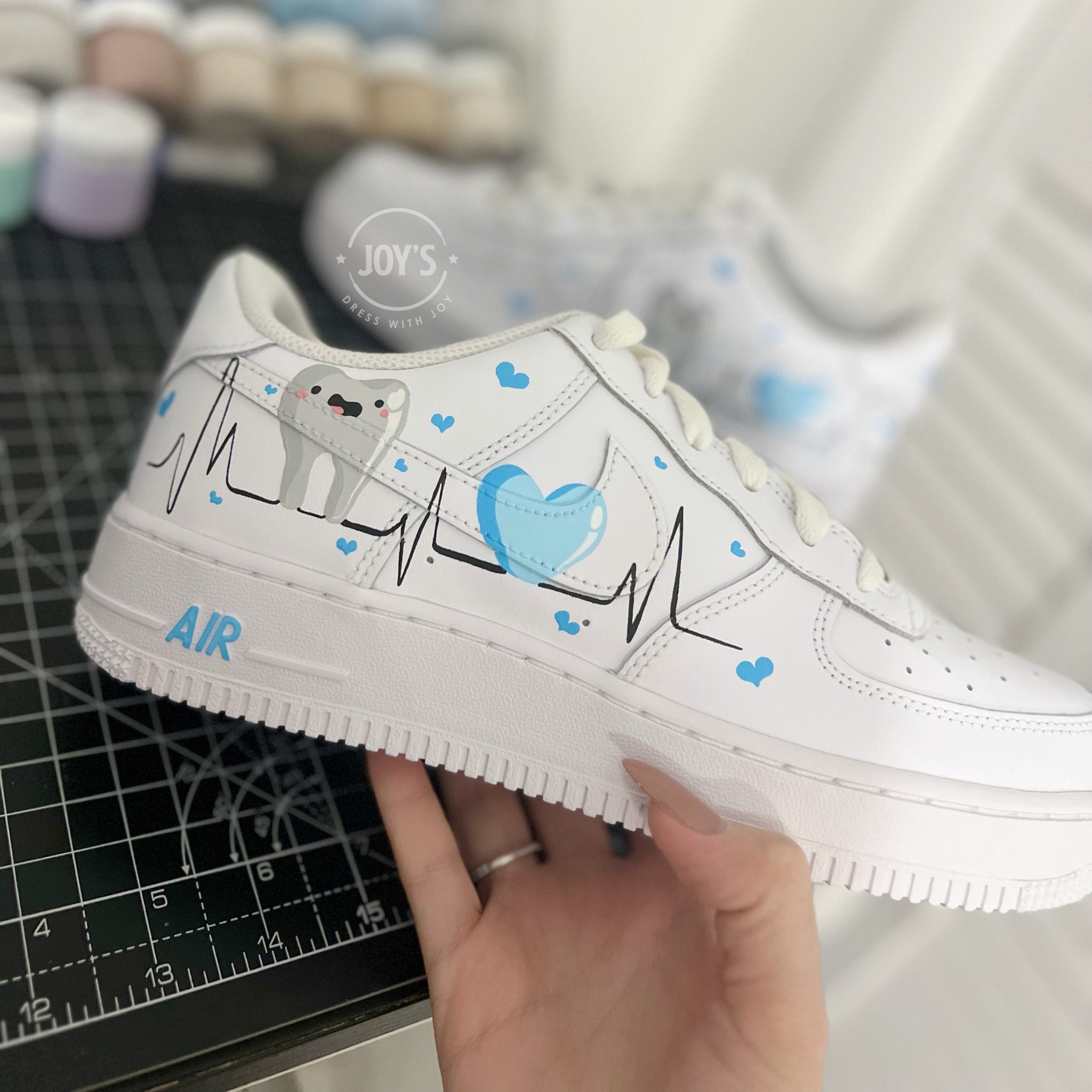 Air force 1 top floral perforated sneaker