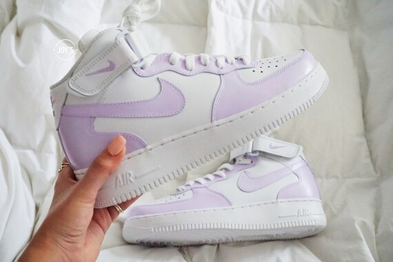 sneakers lilac