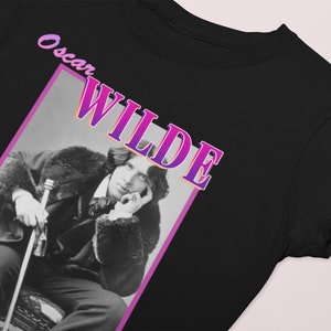Oscar Wilde Literature Gift Print T Shirt | Literary Gifts for Book Lovers | Vaporwave Style Wilde Gay Gifts Book Lover Unisex Shirt