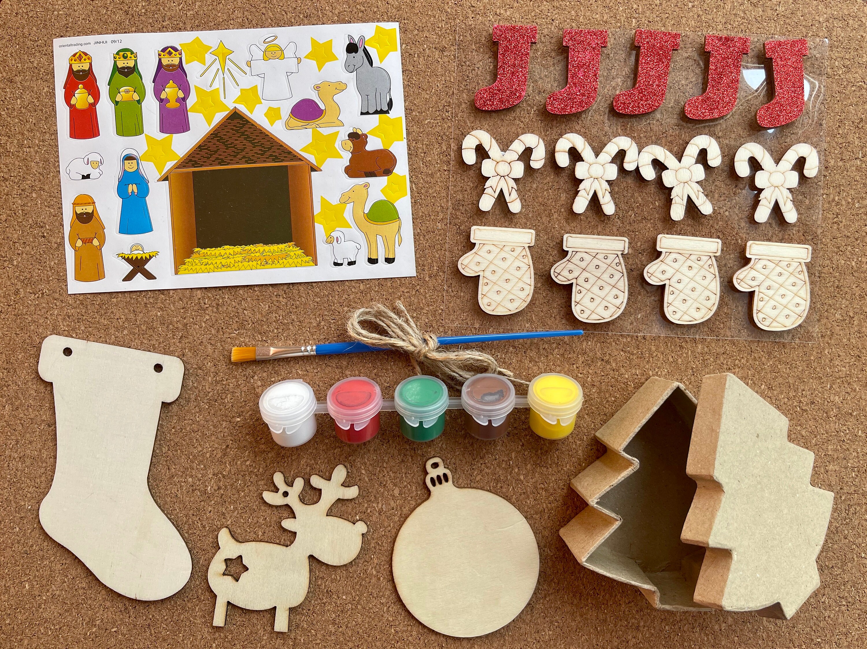 Christmas Ornaments Wood Shapes Painting Kit. 