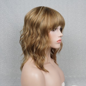 100% Human Hair Dirty Blonde Light Blonde Highlights Wavy 14inch Med-Length Full Cap Wig with Bangs Ready to Wear Customizable Wig for Women