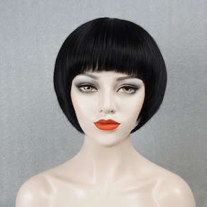Svart, kort bobperuk med lugg, redo att bära, anpassningsbara peruker utan spets