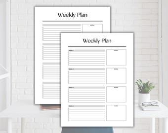 Może przedstawiać: Dwa białe arkusze planu tygodniowego z napisem "Weekly Plan" na górze. Arkusze mają sekcje na każdy dzień tygodnia, z miejscem na notatki. Arkusze leżą na białym stole.
