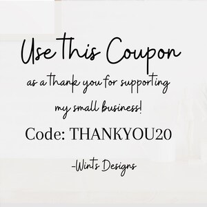 K&ouml;nnte beinhalten: Wei&szlig;er Hintergrund mit schwarzem Schrifttext: "Nutzen Sie diesen Gutschein" und "als Dankesch&ouml;n f&uuml;r die Unterst&uuml;tzung meines kleinen Unternehmens!" Der Gutscheincode lautet THANKYOU20. Signiert "-Wints Designs."