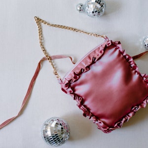 Nap Queen Pillow Hand Bag