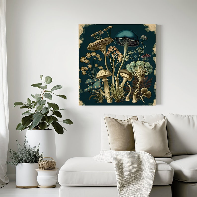 K&ouml;nnte beinhalten: Eine Illustration im Vintage-Stil mit Pilzen und Blumen auf dunkelblauem Hintergrund. Die Pilze sind in verschiedenen Blaut&ouml;nen, Gr&uuml;n- und Braunt&ouml;nen gehalten. Die Blumen sind in Gelb-, Rosa- und Wei&szlig;t&ouml;nen gehalten.