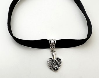 Silver Heart Velvet Choker/ Velvet Choker/ Antique Heart Choker/Heart Necklace /Black Choker Necklace /Bohemian Choker /Gothic Choker