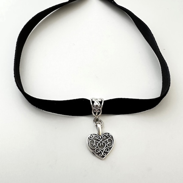 Silver Heart Velvet Choker/ Velvet Choker/ Antique Heart Choker/Heart Necklace /Black Choker Necklace /Bohemian Choker /Gothic Choker