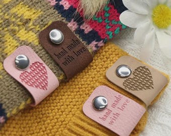 Etiquetas falsas hechas con amor para prendas de punto. Etiquetas de crochet. Artículos hechos a mano con remaches. Etiquetas en stock y personalizadas según sus necesidades.