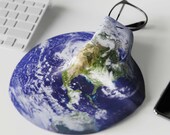 Planet Earth Glasses Cloth | Ultra-Soft Space Themed Microfiber Cleaning Cloth for Screens, Specs, Lenses | Gift for Space Lovers 18 x 18 cm