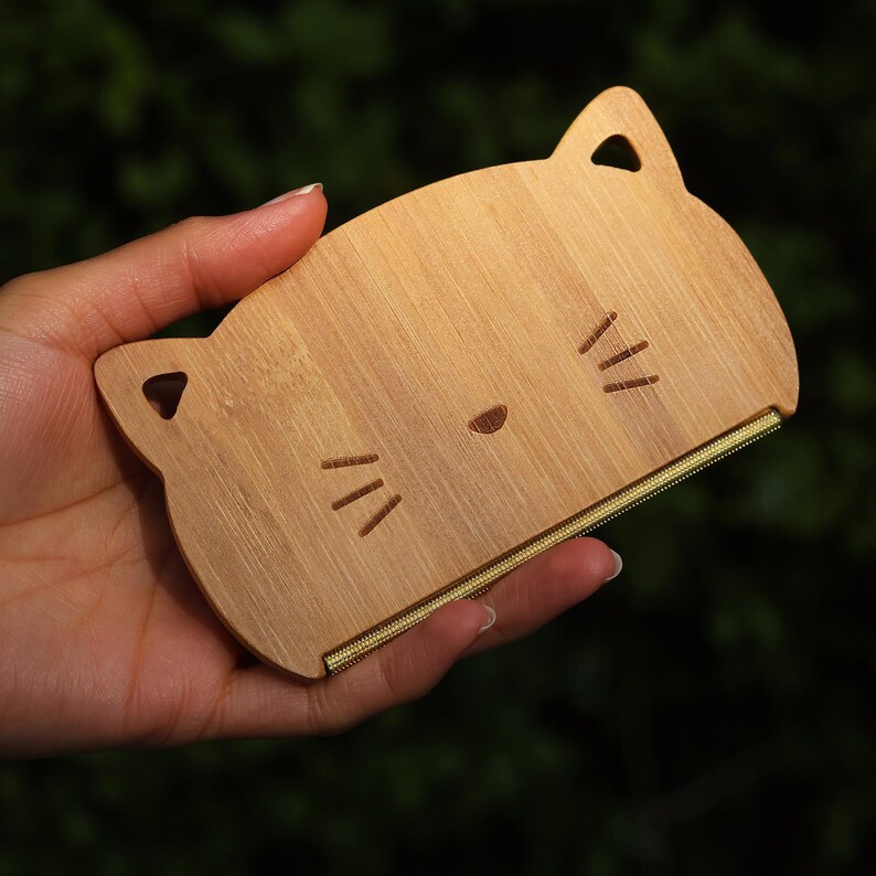 Cat Hair Remover | Sustainable Bamboo Portable Lint Roller Pet Hair Remover for Clothes | Carpets & Furniture | Pet Accessory for Cat Owners Bild 7