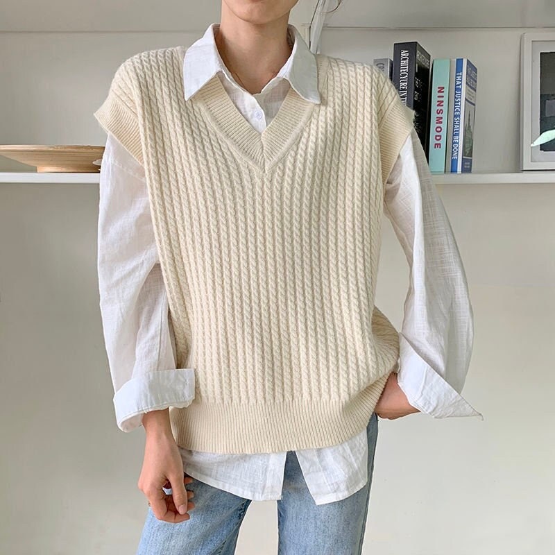 80s 90s Women Sleeveless V Neck Cable Knit White Sweater Vest