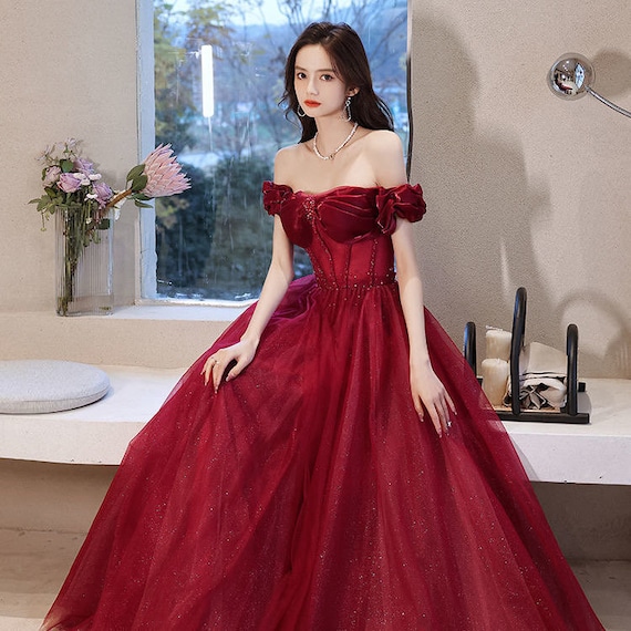 Floral Red High-neck Long Sleeve Prom Ball Gown - VQ-pokeht.vn