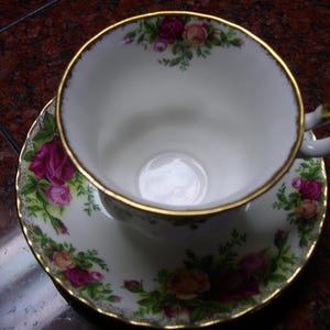 Vintage 1962 Royal Albert Old Country Roses Teacup and Saucer Set
