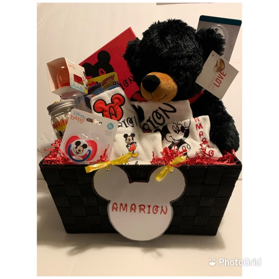 Mickey Mouse Gift Basket Ensemble 