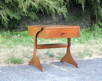 FREE SHIPPING - Vintage Kroehler Mid Century Walnut Biomorphic Side / End Table