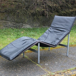 FREE SHIPPING - Vintage Tord Bjorklund for Ikea Skye Chaise Lounge Chair - Post Modern 80s Leather