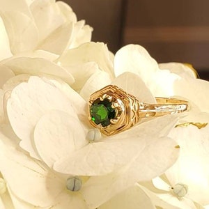 Diopside Set in 10kt Yellow Gold Ring - Antique - Crown Set
