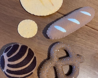 Felt bread patterns, felt bread, pretend food, montessori toys, felt toys, felt food, felt ornaments, bread toys.