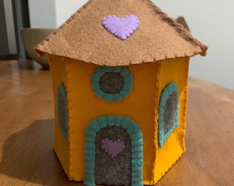 Diy pdf-viltpatroon, sprookjeshuis, poppenhuis, naaipatroon, vilt speelgoed sprookjeshuispatroon, vilten huis naaipatroon zintuiglijk speelgoed
