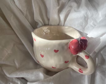 Handgemachte rosa Herz Keramikbecher: Coquette Cottagecore Kaffeetasse