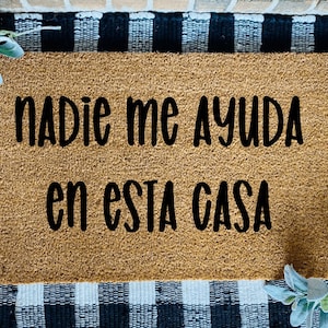 Nadie Me Ayuda En Esta Casa Tapete, Spanish Welcome Door Mat, Spanish funny welcome rug Spanish home decor, Mexican Mom Saying Welcome Rug,