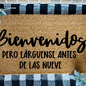 Bienvenidos Pero Larguense Antes De Las Nueve Tapete, Spanish Welcome Door Mat, Spanish funny welcome rug, Spanish home decor, Bienvenidos