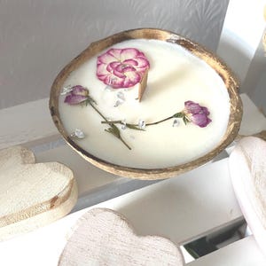 Natural Coconut Shell 100% organic Soy Candle. Indoor/Outdoor creamy coconut or citronella Bild 3