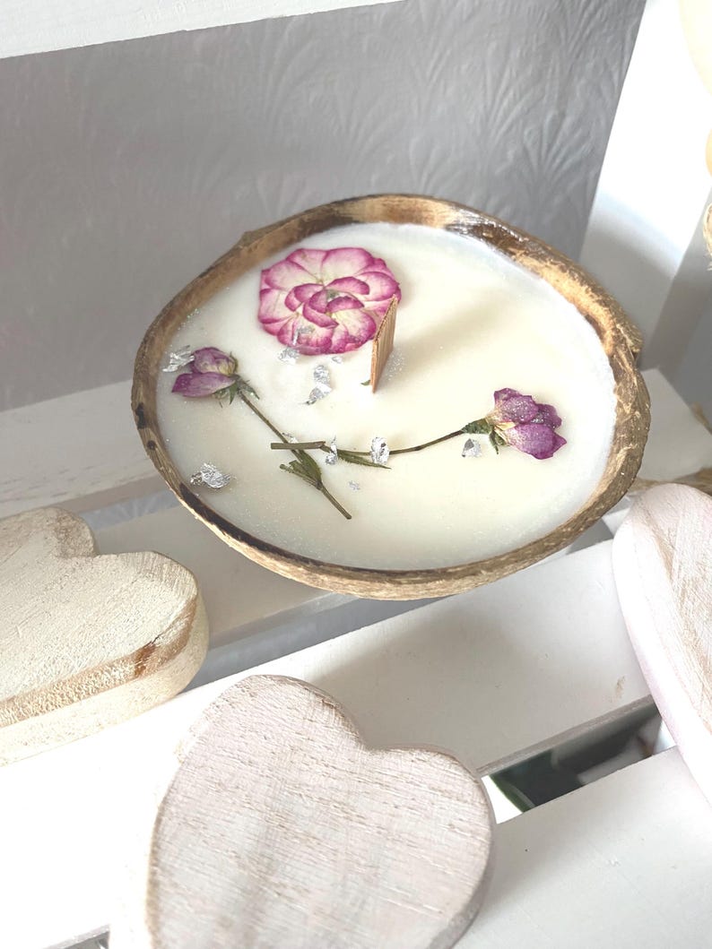 Natural Coconut Shell 100% organic Soy Candle. Indoor/Outdoor creamy coconut or citronella Bild 3