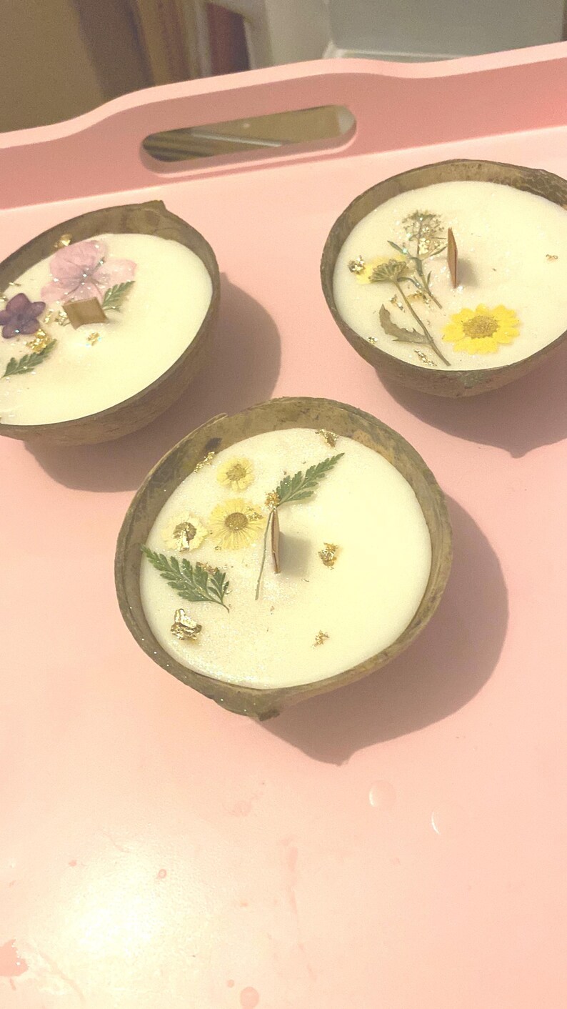 Natural Coconut Shell 100% organic Soy Candle. Indoor/Outdoor creamy coconut or citronella Bild 8