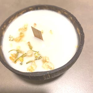 Natural Coconut Shell 100% organic Soy Candle. Indoor/Outdoor creamy coconut or citronella Bild 5