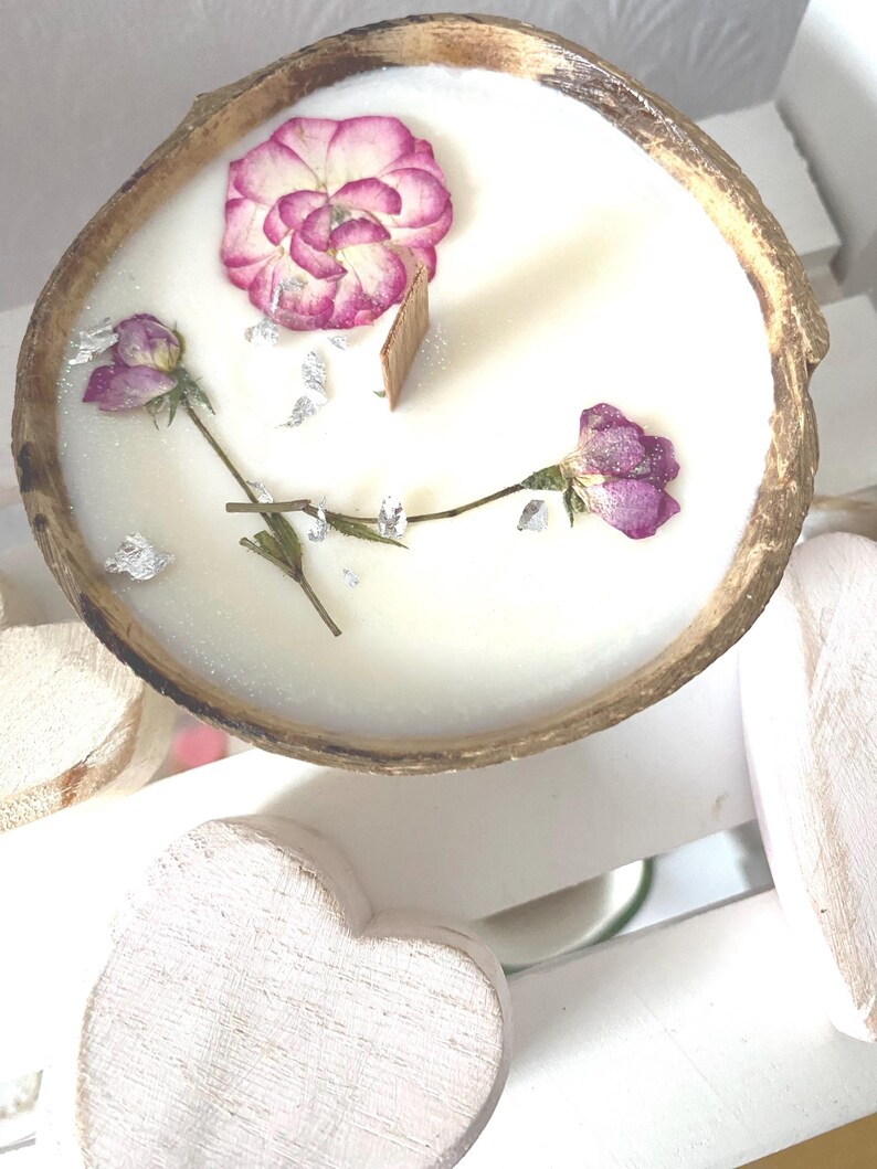 Natural Coconut Shell 100% organic Soy Candle. Indoor/Outdoor creamy coconut or citronella Bild 2