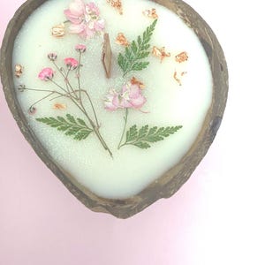 Natural Coconut Shell 100% organic Soy Candle. Indoor/Outdoor creamy coconut or citronella Bild 1