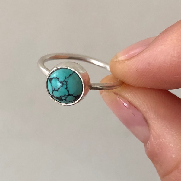 Bague simple turquoise et argent sterling. Hubei turquoise, motif veiné. Fait main, artisinal, unique