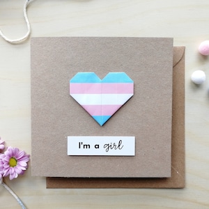 Tarjeta de salida del clóset trans, tarjeta transgénero, salida del clóset, chica trans, tarjeta de orgullo trans, tarjeta de apoyo transgénero, corazón del orgullo trans