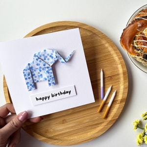 Carte de joyeux anniversaire, carte d'anniversaire pour amoureux des animaux, carte d'anniversaire éléphant faite main, carte d'anniversaire pour enfant, carte d'anniversaire bleue, carte d'anniversaire pour fils,