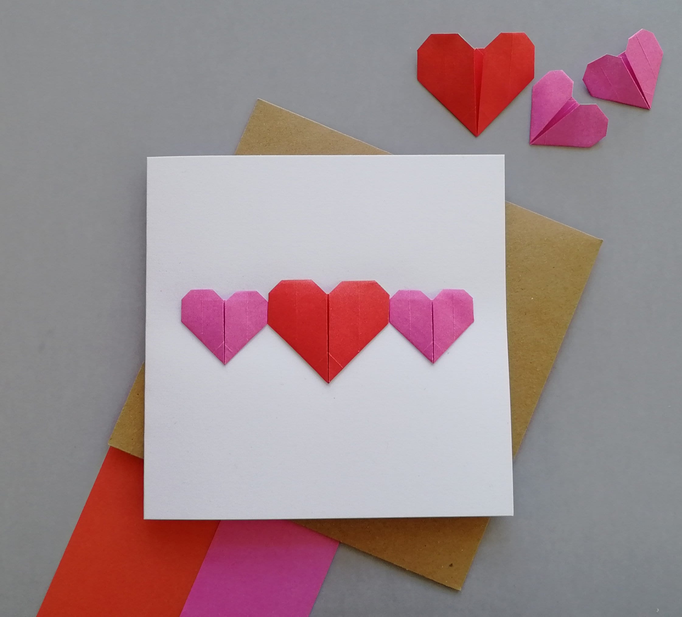 Tarjeta de origami de corazón rojo para celebrar el amor / San Etsy