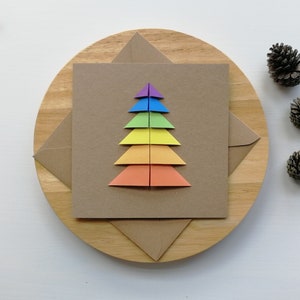 Carte de Noël origami arc-en-ciel pour que quelqu'un se sente spécial | Édition Fierté