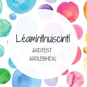 Puede incluir: Diseño de acuarela con círculos coloridos superpuestos en tonos azules, verdes, rosas y amarillos sobre un fondo blanco. La imagen incluye texto en negro con las palabras "Léamhthuiscintí", "ARDTEIST" y "ARDLEIBHÉAL".