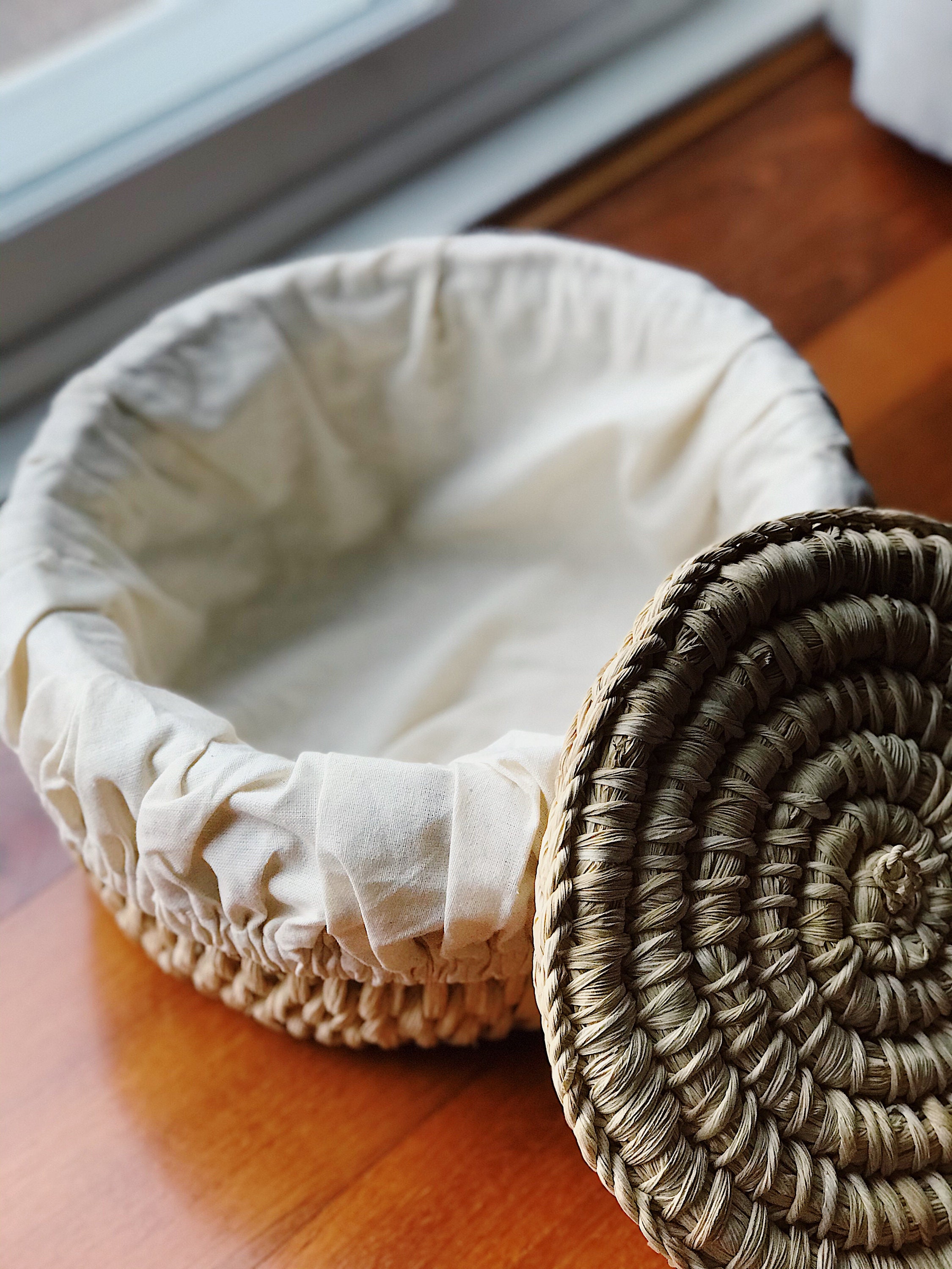 Hand Woven Natural Corn Husk Basket With a Lid | Home Decor
