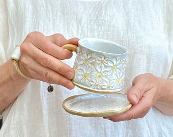 Marguerite Motif Teacup with Saucer