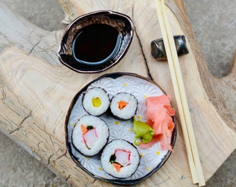 Juego de sushi para una persona con estampado floral de margaritas texturizadas