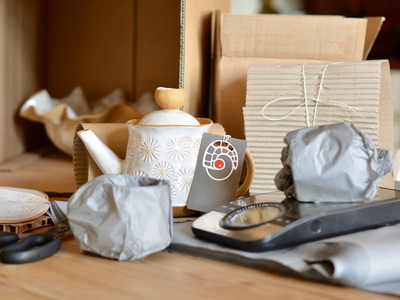 Daisy Butter Dish with Lid image 9