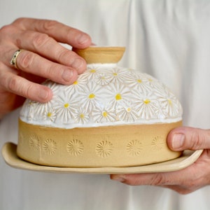 Daisy Butter Dish with Lid image 1