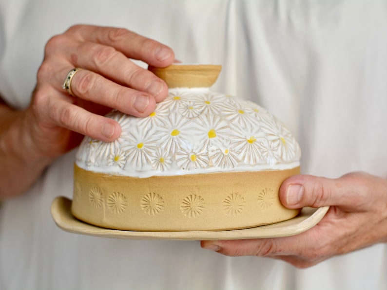 Daisy Butter Dish with Lid image 1