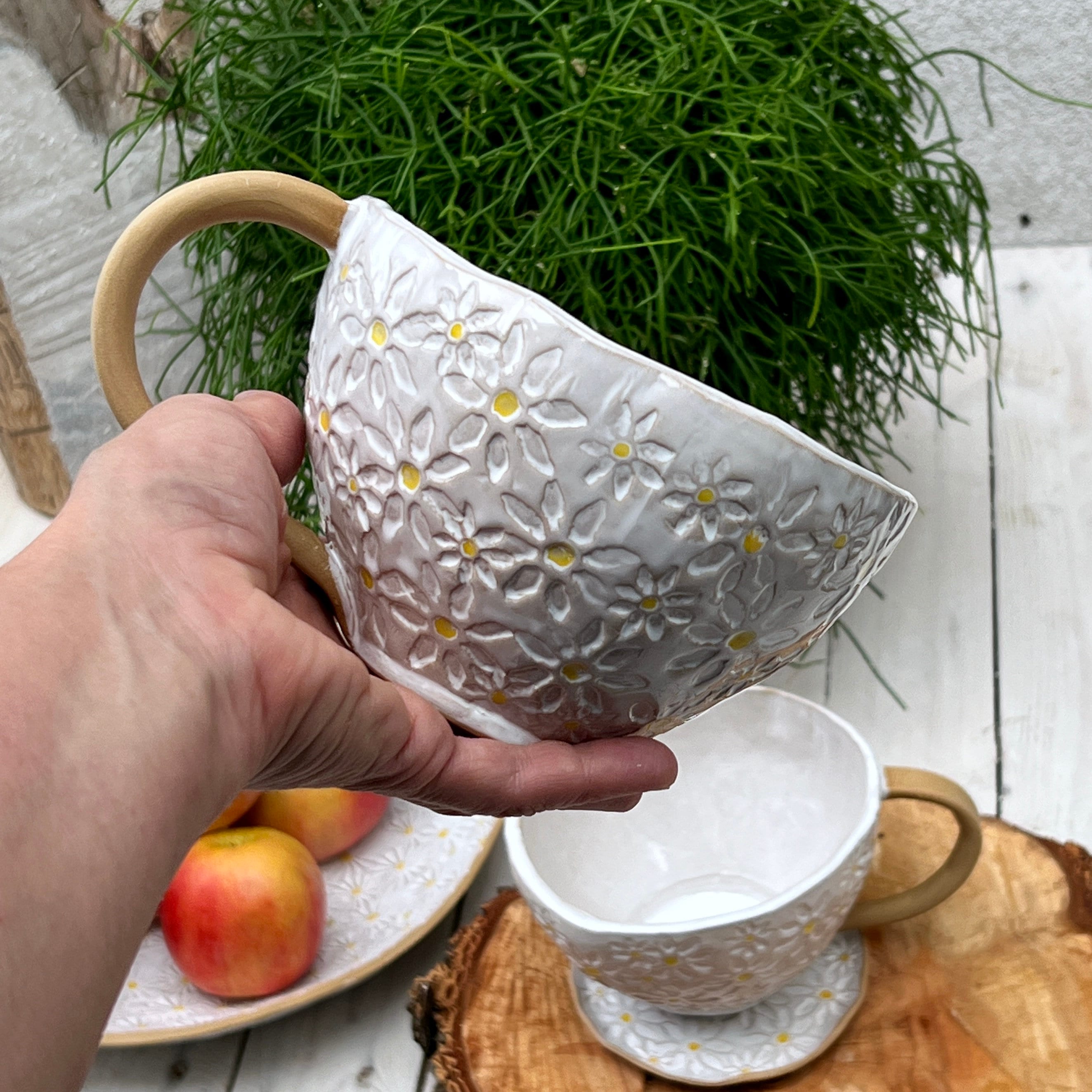 Large 600ml Cup Marguerite Floral Pattern