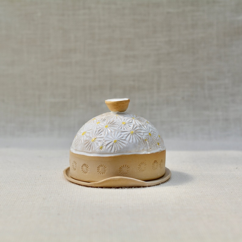 Daisy Butter Dish with Lid image 3