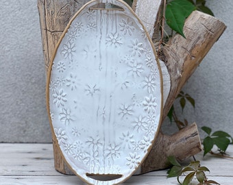 Cesta de frutas con asas con estampado floral de margaritas texturizadas