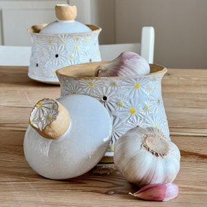 Handmade Garlic Keeper Daisy Floral Pattern